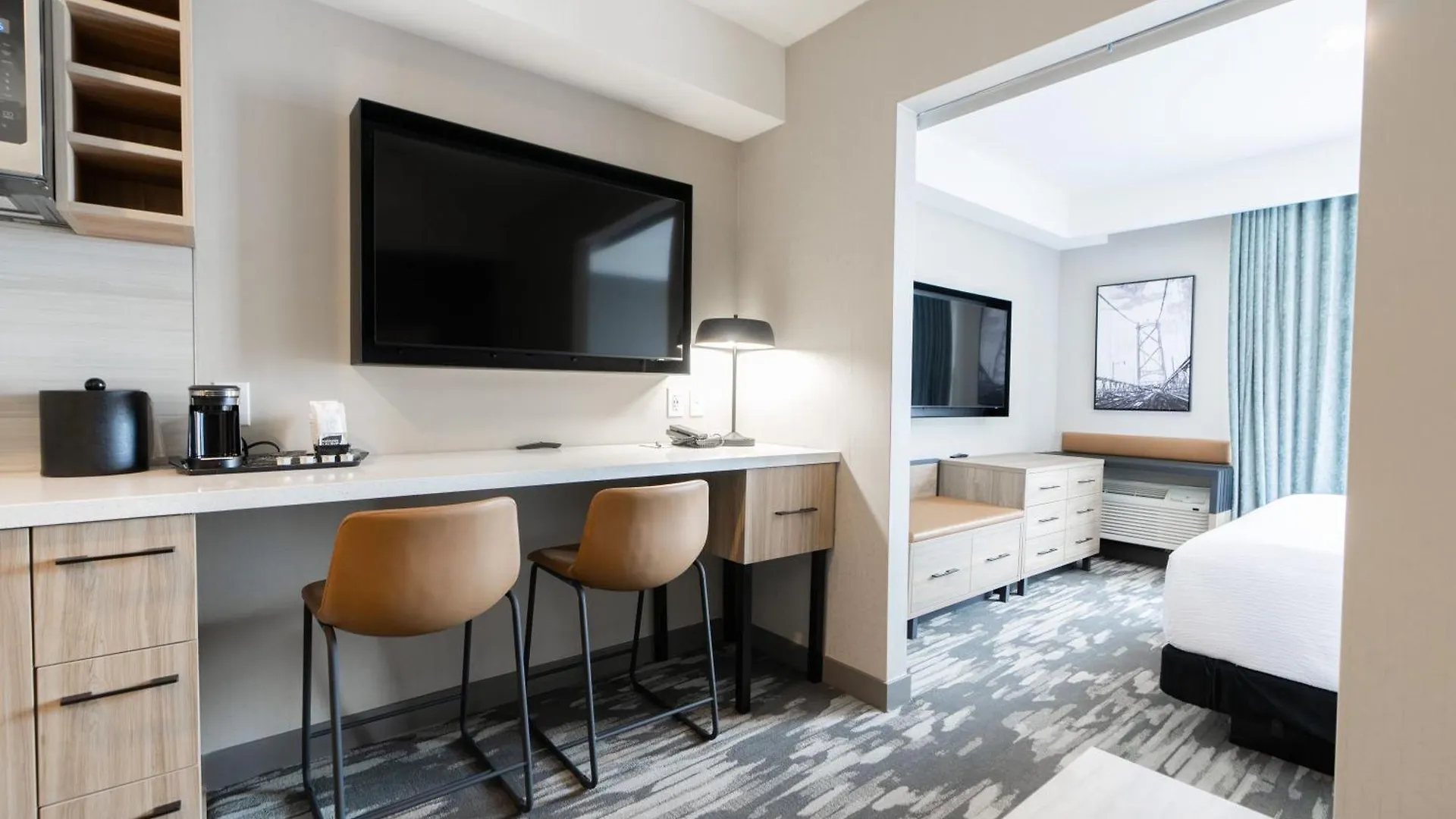 Sandman Signature Winnipeg Airport Hotel & Suites