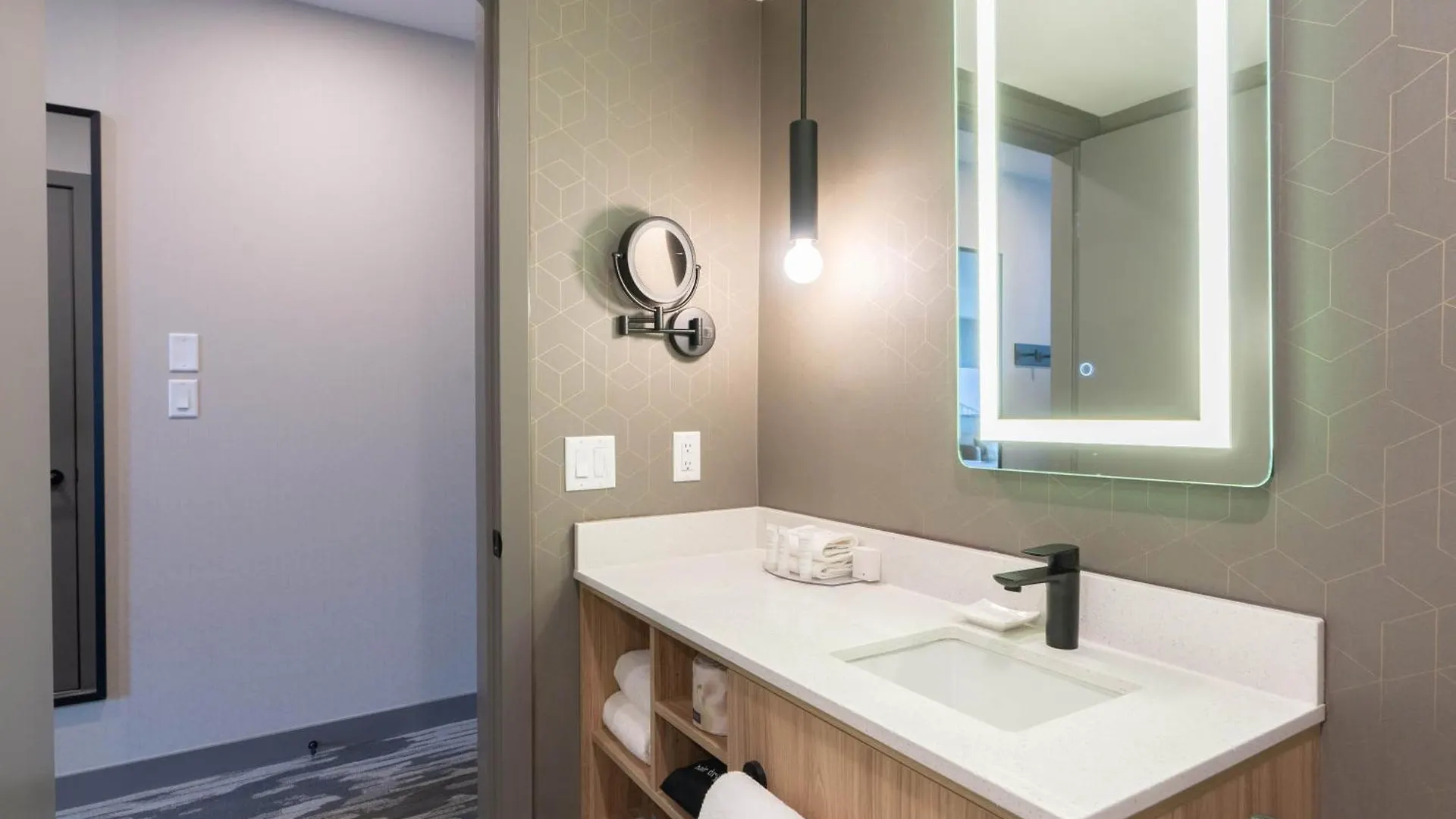Sandman Signature Winnipeg Airport Hotel & Suites